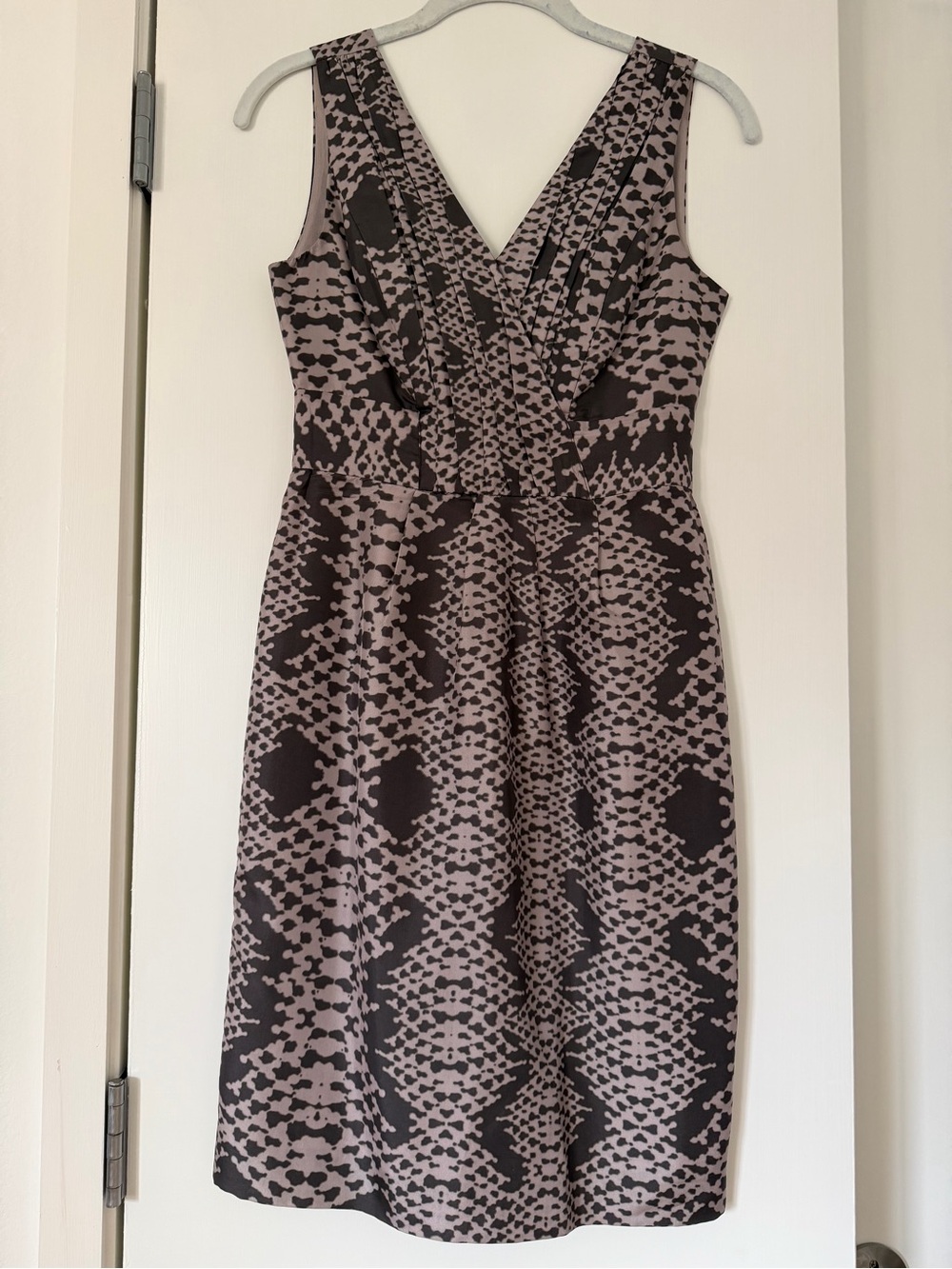 Banana Republic Sleeveless V-Neck Midi Dress in Taupe and Black Abstract Print